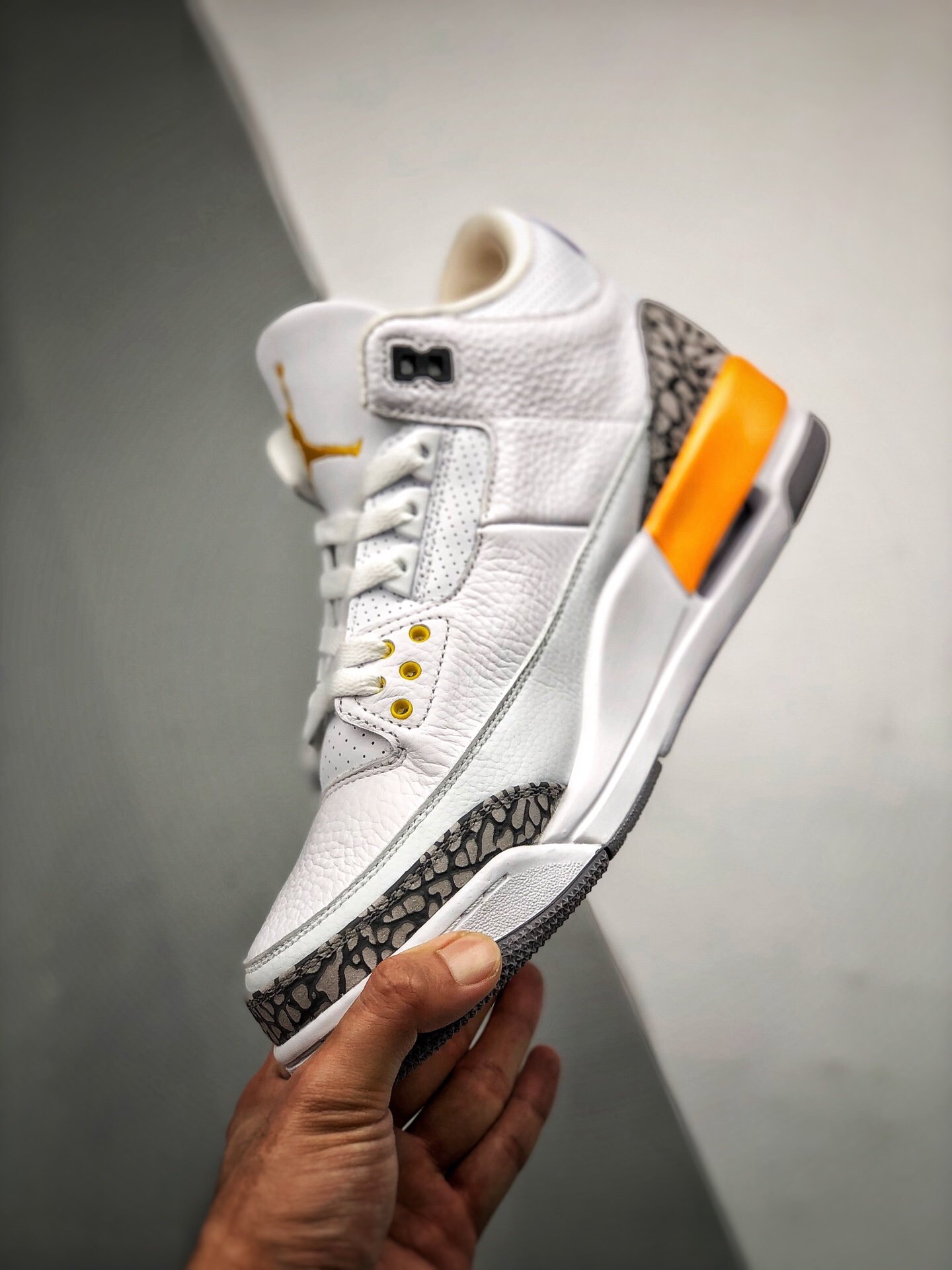 Кросівки Air Jordan 3 Retro Laser Orange фото 6