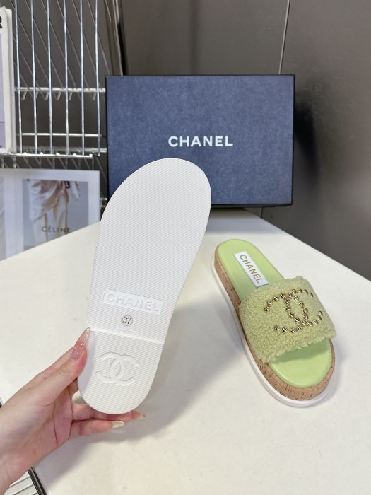 Шлепанцы женские фото 9