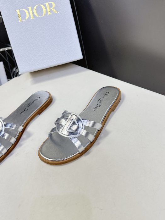 Шлепанцы женские фото 3