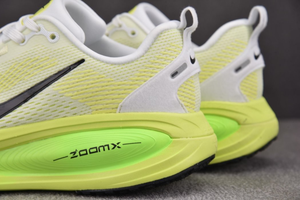 Кроссовки Vomero 18 White Electric Green Volt фото 13