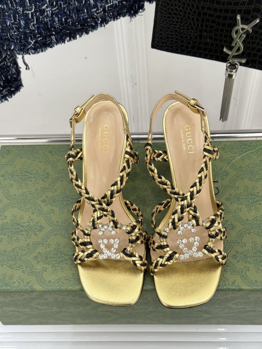 Босоножки фото 4