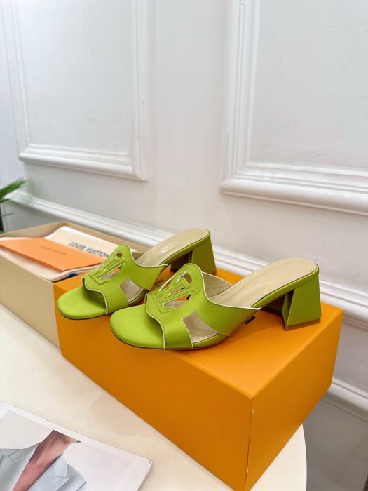 Босоножки фото 3