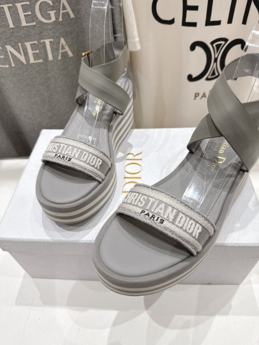 Sandals women's фото 7