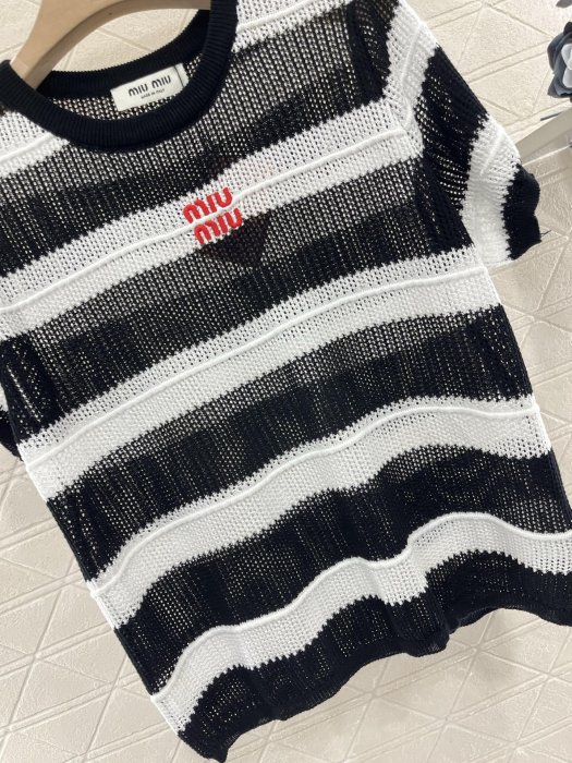 Футболка жіноча фото 8