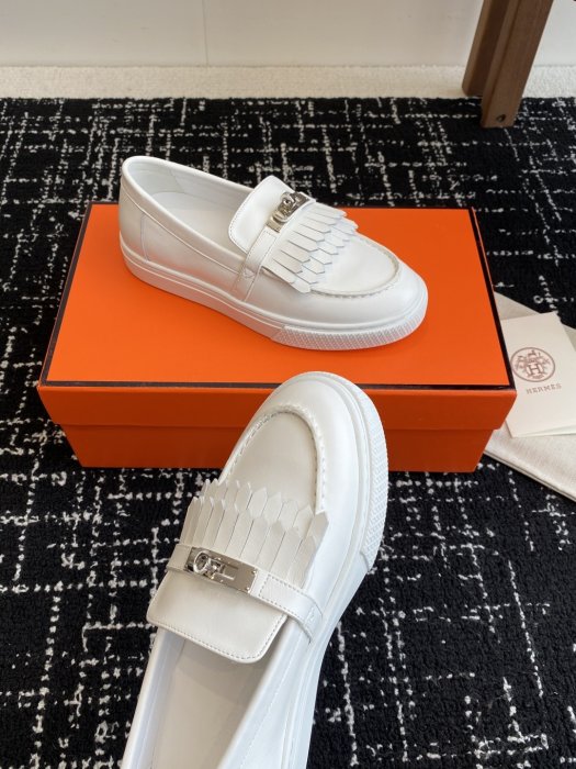 Лоферы кожаные женские фото 6