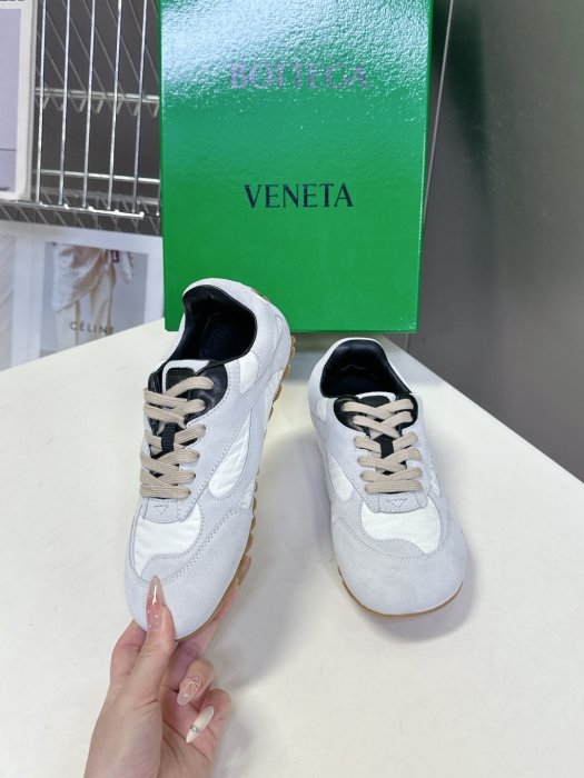 Кросівки жіночі фото 4