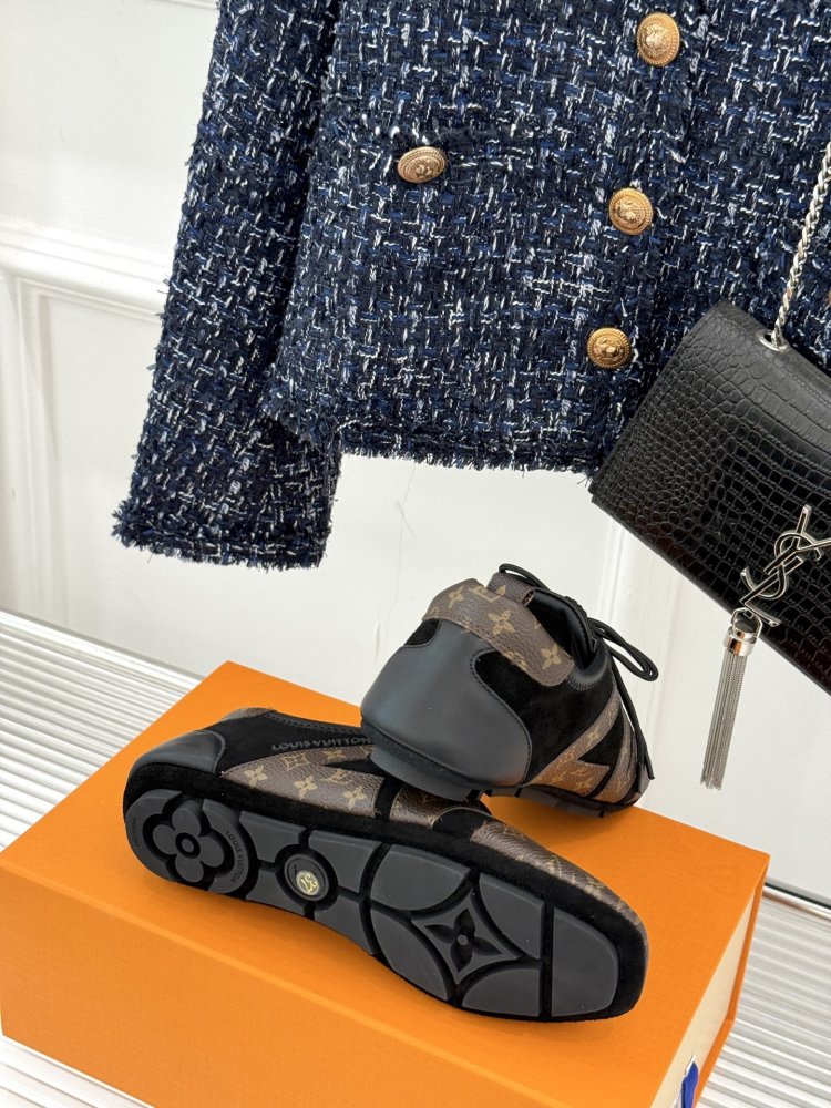 Кросівки жіночі фото 9