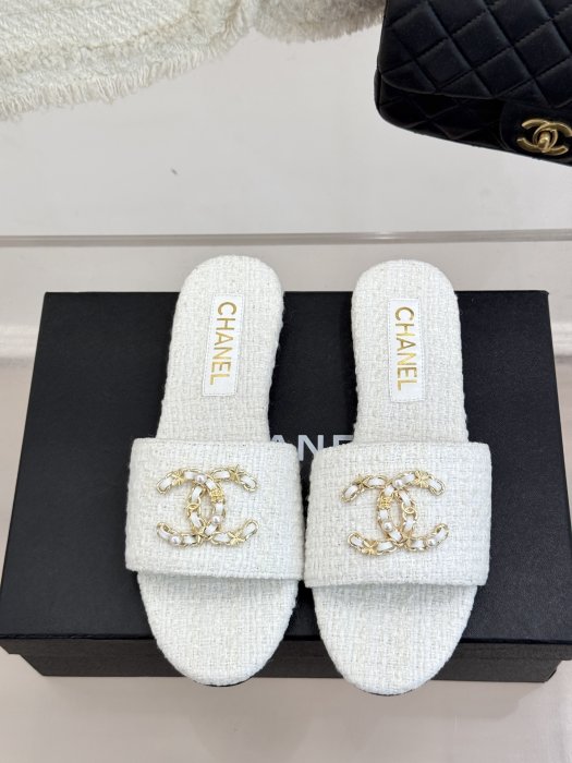 Шлепанцы женские фото 4