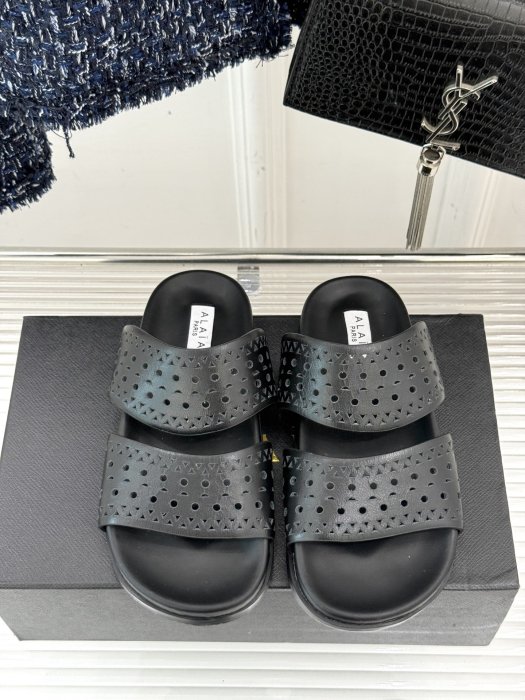 Шлепанцы женские фото 4