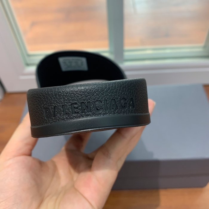 Шлепанцы фото 8