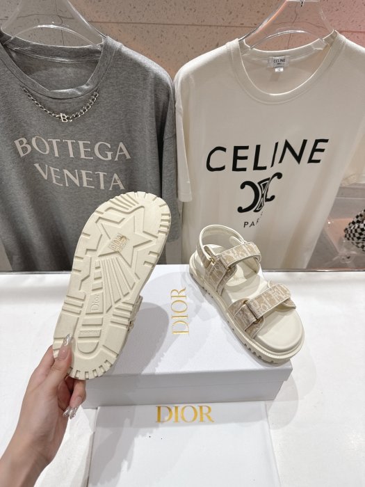 Сандалии женские фото 9