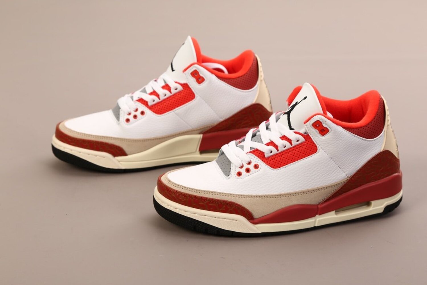 Кроссовки Air Jordan 3 Retro DV7028-108