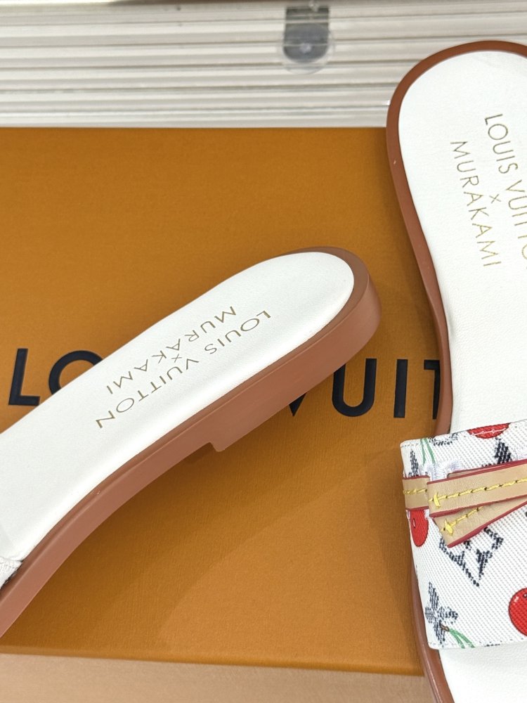 Шлепанцы женские фото 6