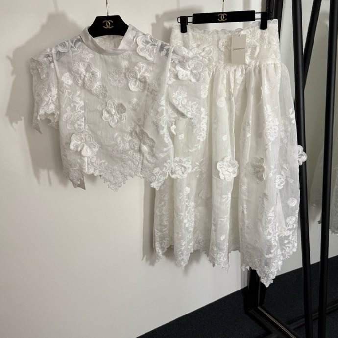 Костюм женский