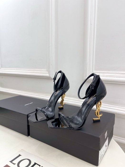 Босоножки фото 3