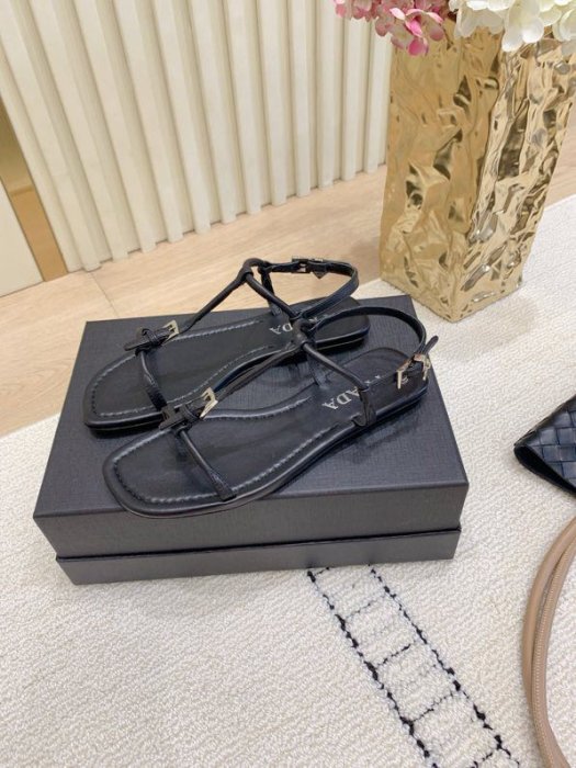 Сандалии женские фото 2