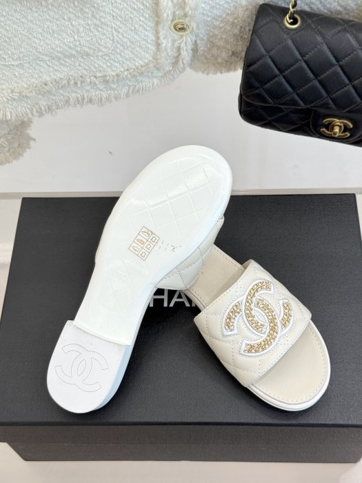 Шлепанцы женские фото 9