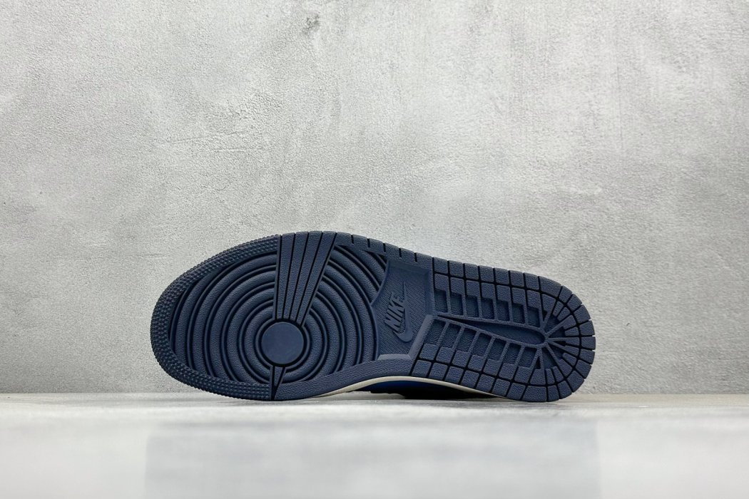 Кроссовки Air Jordan 1 Retro Low x Supreme фото 4