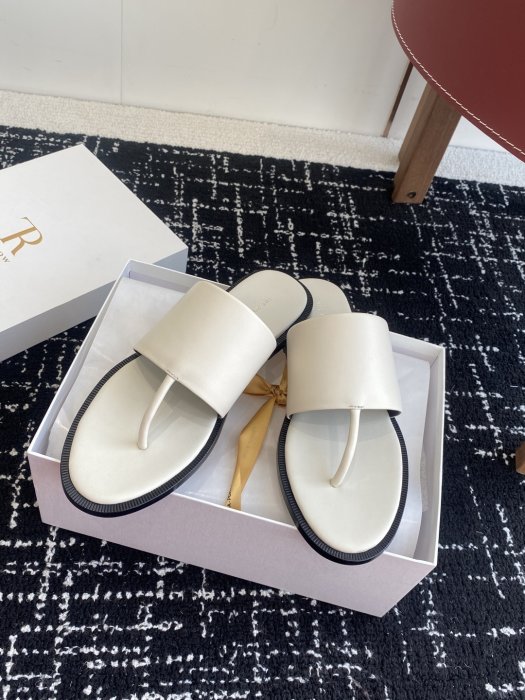 Шлепанцы женские фото 5