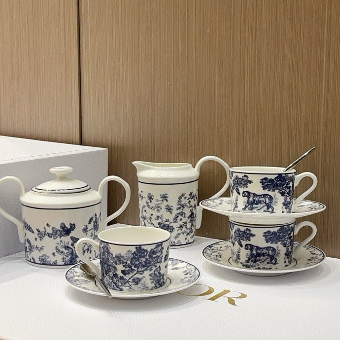 Tea service of bone porcelain фото 5
