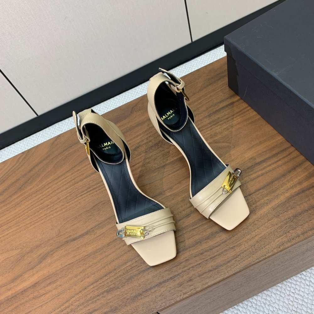 Босоножки фото 4