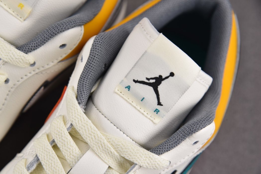 Кроссовки Air Jordan 1 Low Premium фото 9