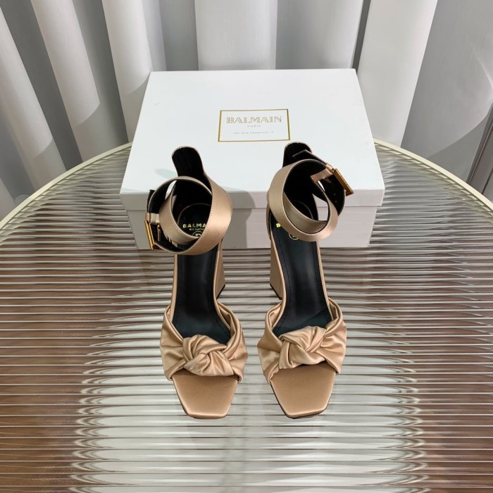 Sandals фото 4