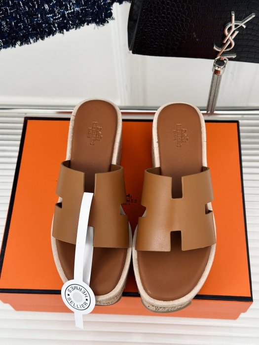 Sandals on platform фото 4