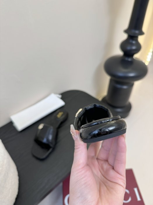 Шлепанцы фото 7