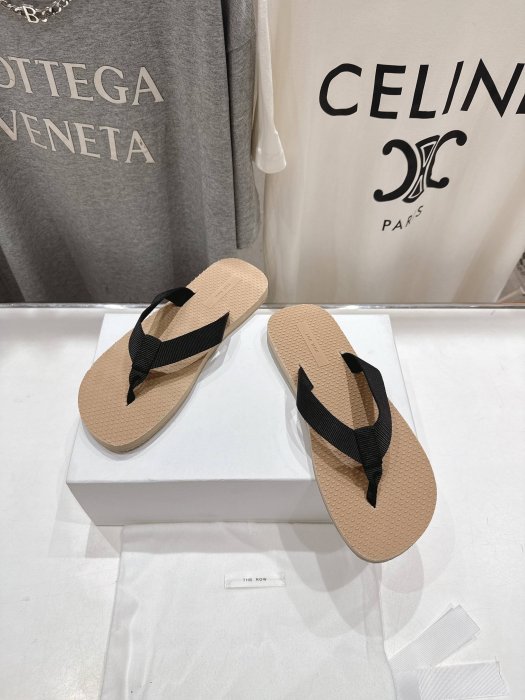 Шлепанцы женские фото 2