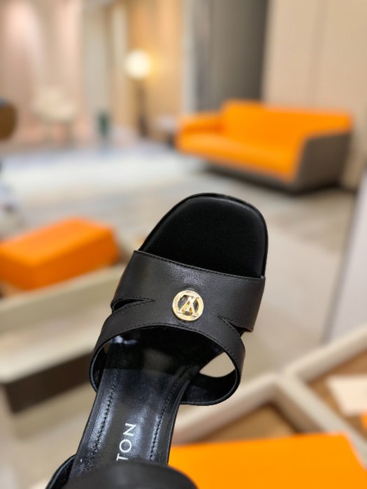 Босоножки фото 9