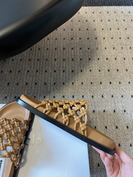 Шльопанці жіночі фото 7