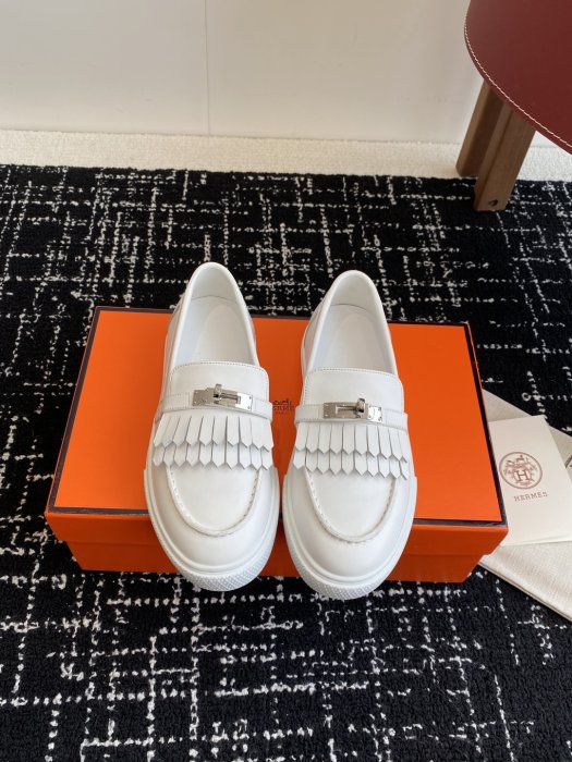 Лоферы кожаные женские