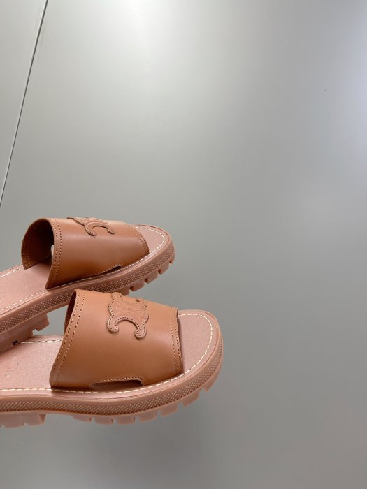 Шлепанцы фото 6