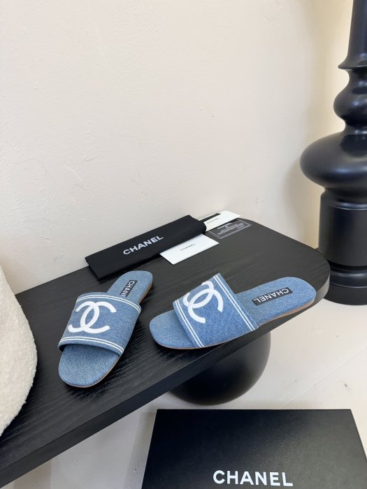 Шлепанцы женские фото 3