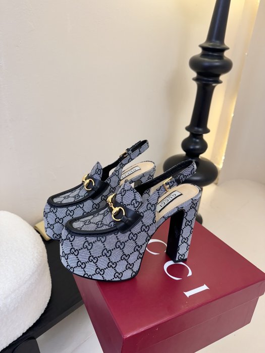 Босоножки фото 5