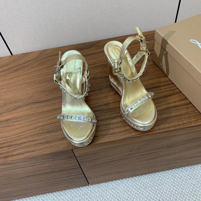 Босоножки фото 5