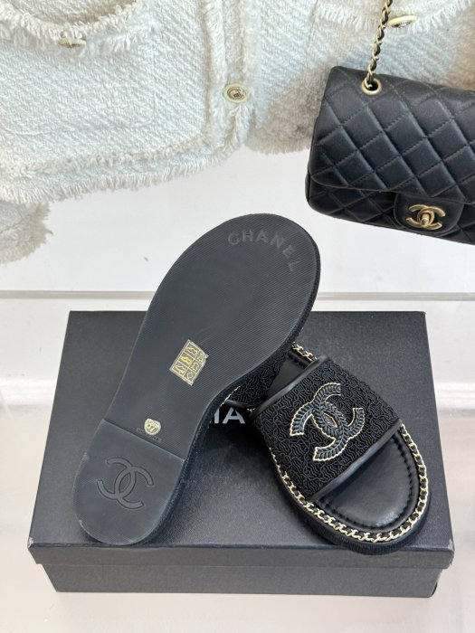 Шлепанцы женские фото 9