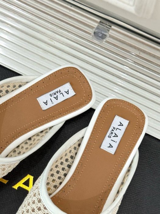 Шлепанцы женские фото 7