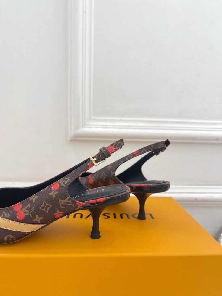 Босоножки фото 8