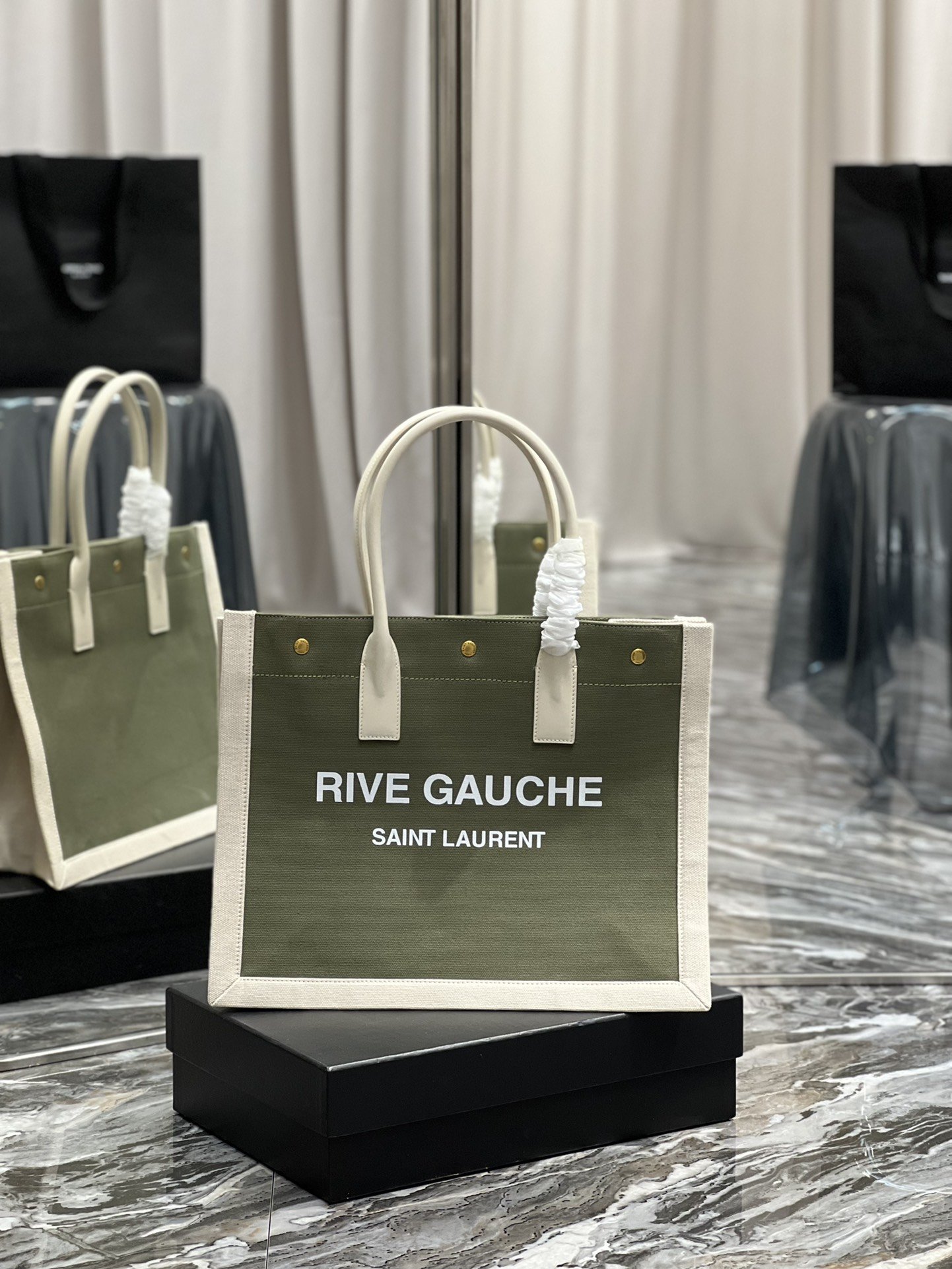 A bag Rive Gauche Tote Bag 39 cm