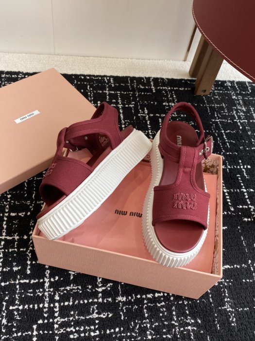 Сандалі жіночі фото 5