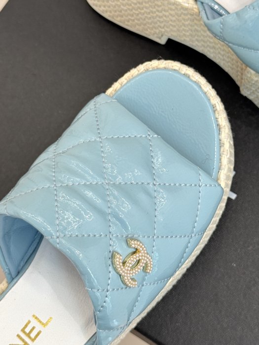 Шлепанцы женские фото 7