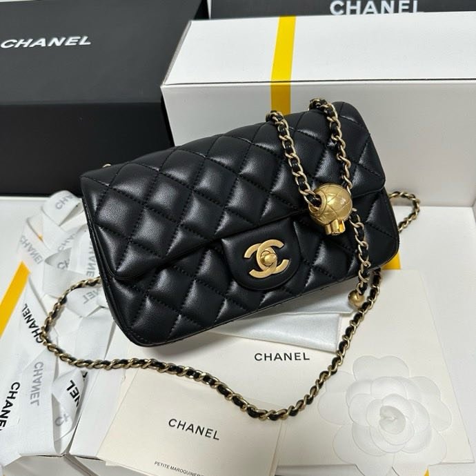 Сумка кожаная CHANEL Flap Bag AS1787 20 см