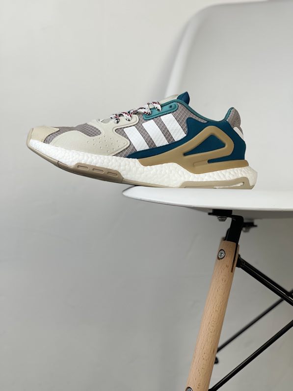 Кроссовки DAY JOGGER BOOST CLOUD WHITE/BEIGE/GREEN