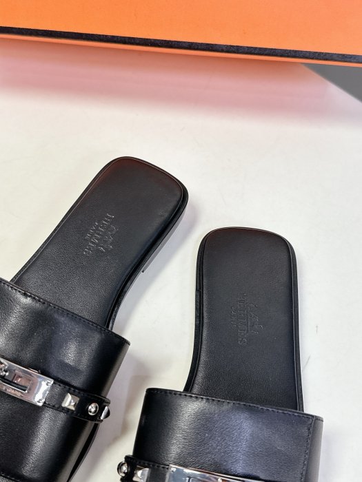 Шлепанцы фото 8