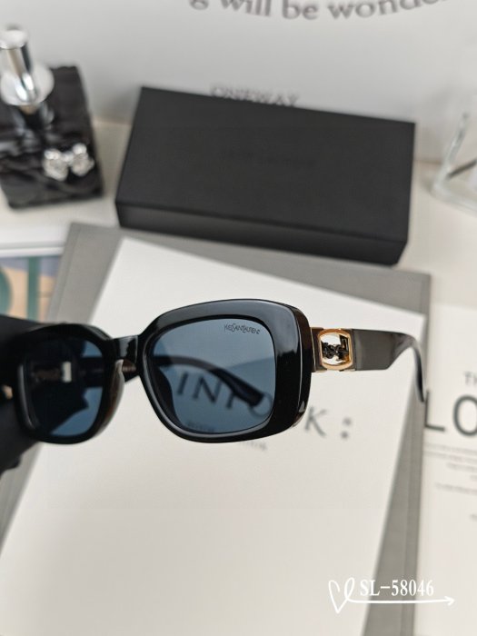 Очки солнцезащитные