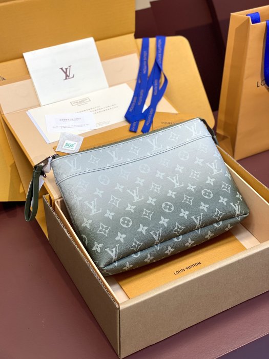 Сумка POCHETTE VOYAGE SOUPLE 32 см