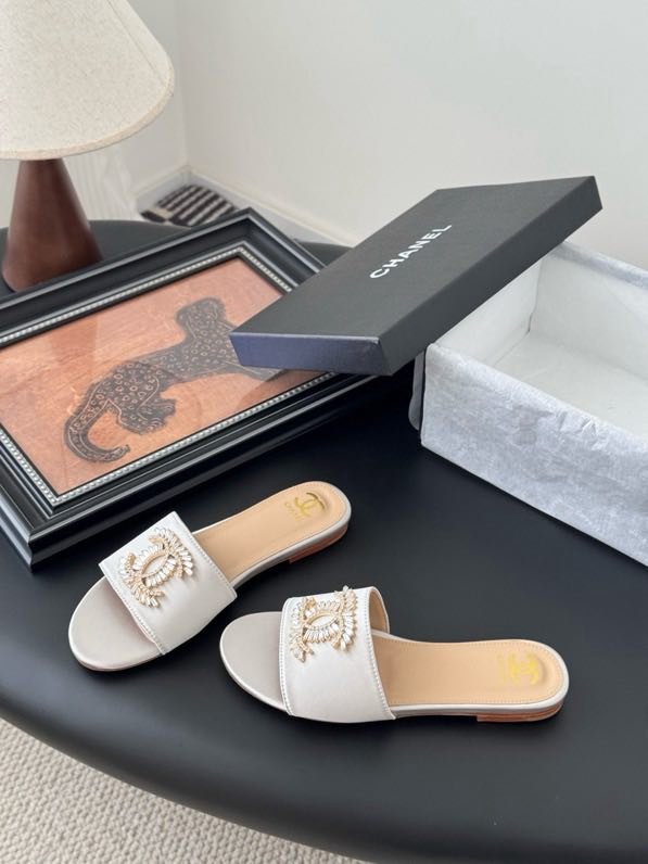 Шльопанці жіночі фото 4