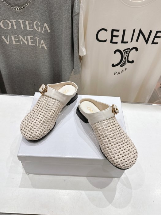 Шлепанцы женские фото 2